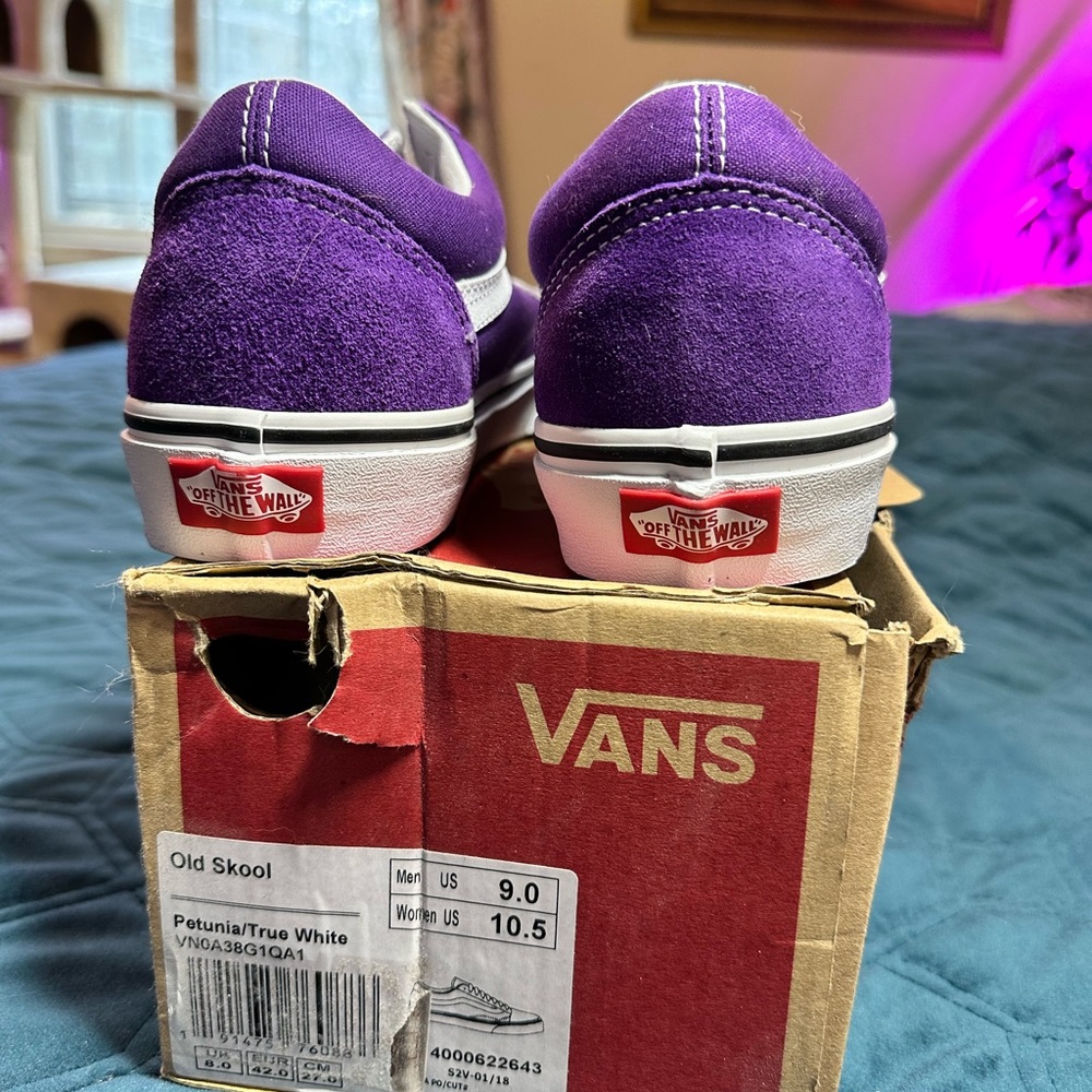 Vans Old Skool sneakers Men’s 9/women’s 10.5 NWT in Petunia/True White